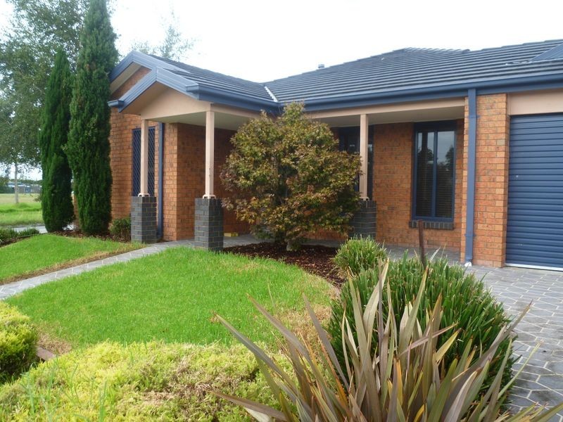 43 Golden Grove Drive, Narre Warren VIC 3805