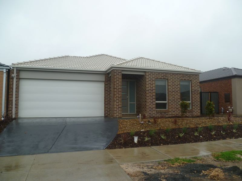 5 San Fratello Street, Cranbourne VIC 3977