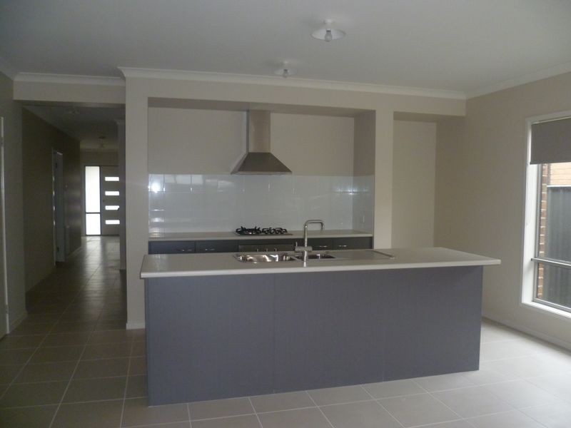 5 San Fratello Street, Cranbourne VIC 3977