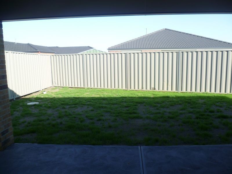 10 Tankard Drive, Cranbourne VIC 3977