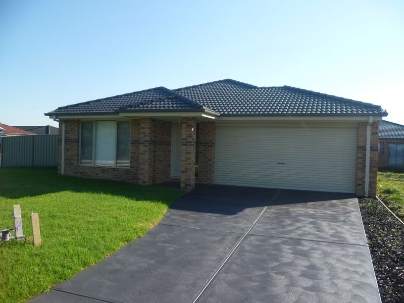68 Ardent Crescent, Cranbourne VIC 3977