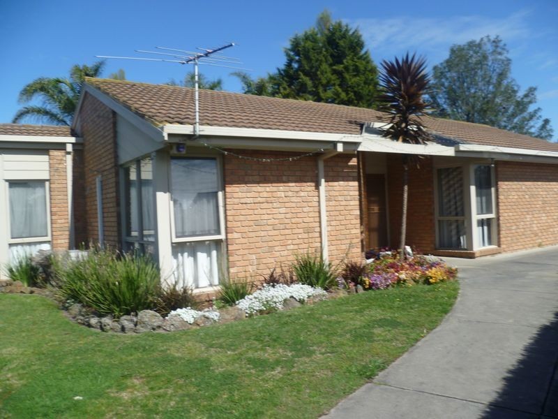 110 Lesdon Ave, Cranbourne VIC 3977