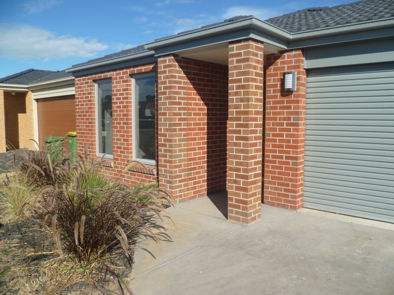 4 Rockford Street, Pakenham VIC 3810