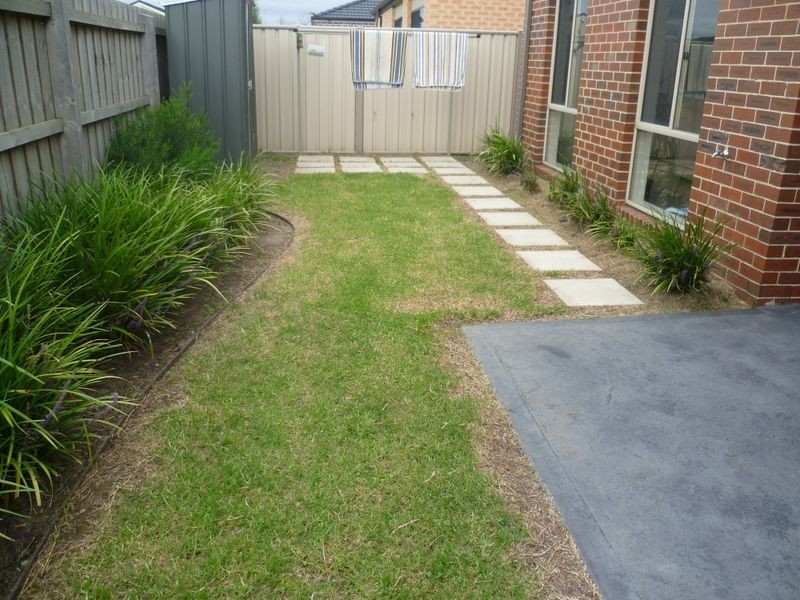 2 Speranza Place, Lynbrook VIC 3975