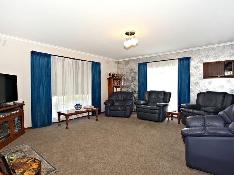 14 Cranbourne Drive, Cranbourne VIC 3977