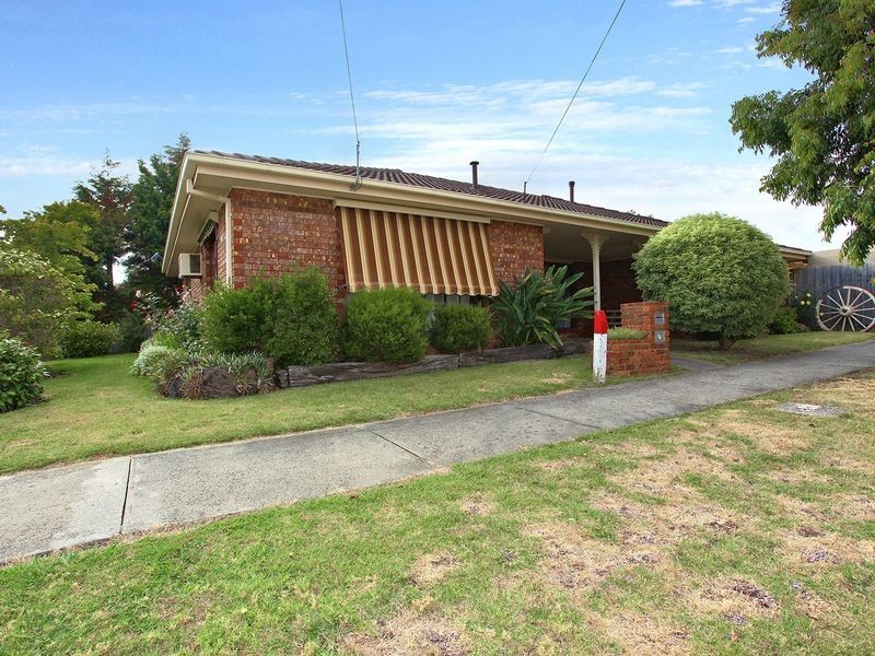14 Cranbourne Drive, Cranbourne VIC 3977