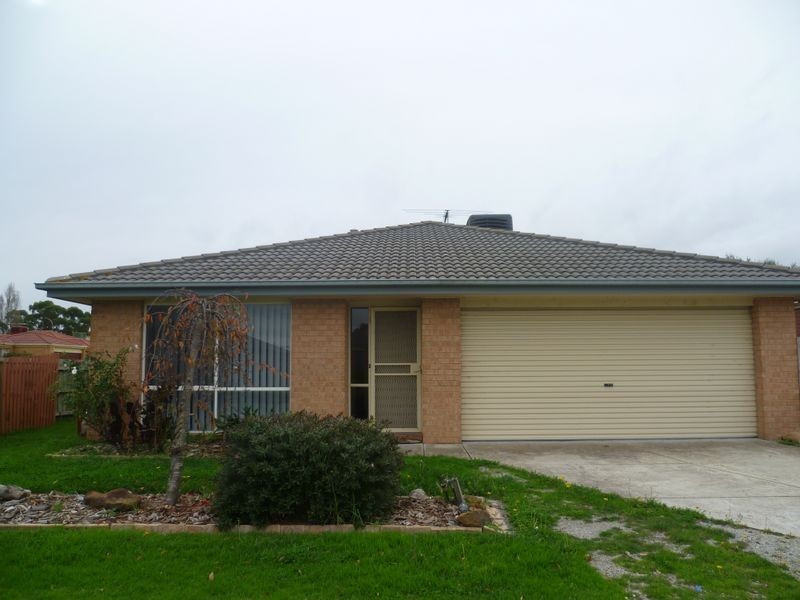 11 Mariner Close, Cranbourne VIC 3977