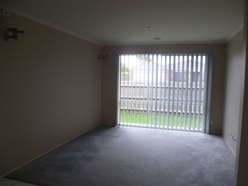 11 Mariner Close, Cranbourne VIC 3977
