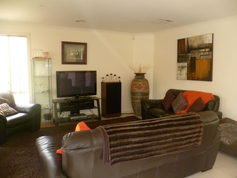 18 Formby Place, Cranbourne VIC 3977