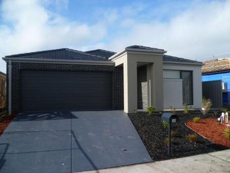 28 Archers Field Drive, Cranbourne VIC 3977