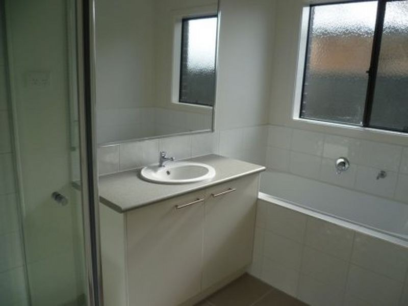 28 Archers Field Drive, Cranbourne VIC 3977