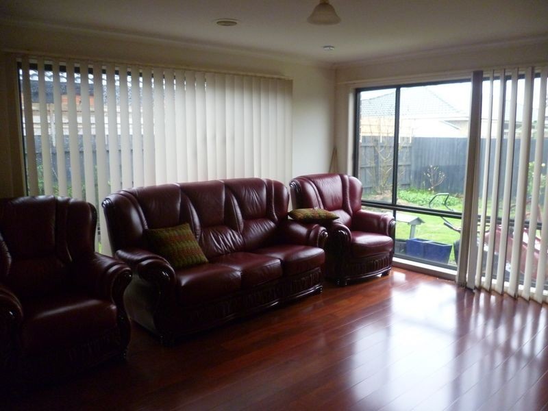 8 Glenaire Crescent, Cranbourne VIC 3977