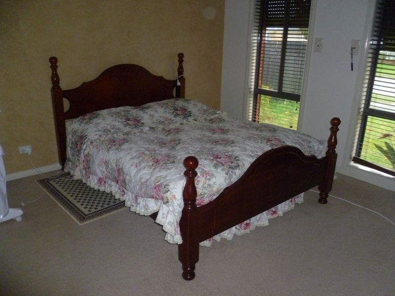 8 Glenaire Crescent, Cranbourne VIC 3977