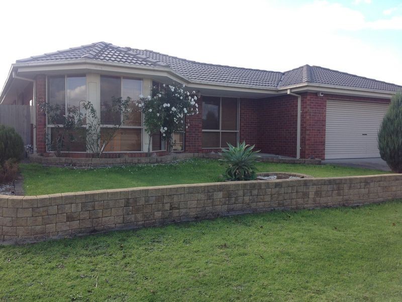 8 Chatham Close, Cranbourne VIC 3977