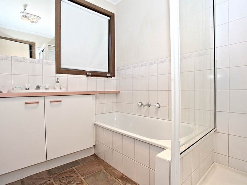 1/15 David Avenue, Cranbourne VIC 3977