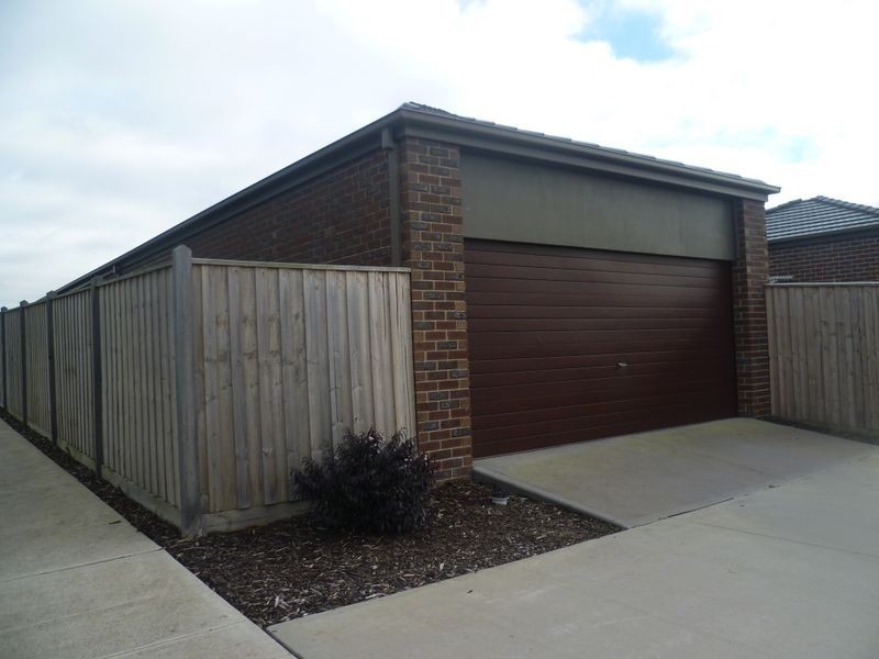 12 Hawkeseye Way, Cranbourne VIC 3977