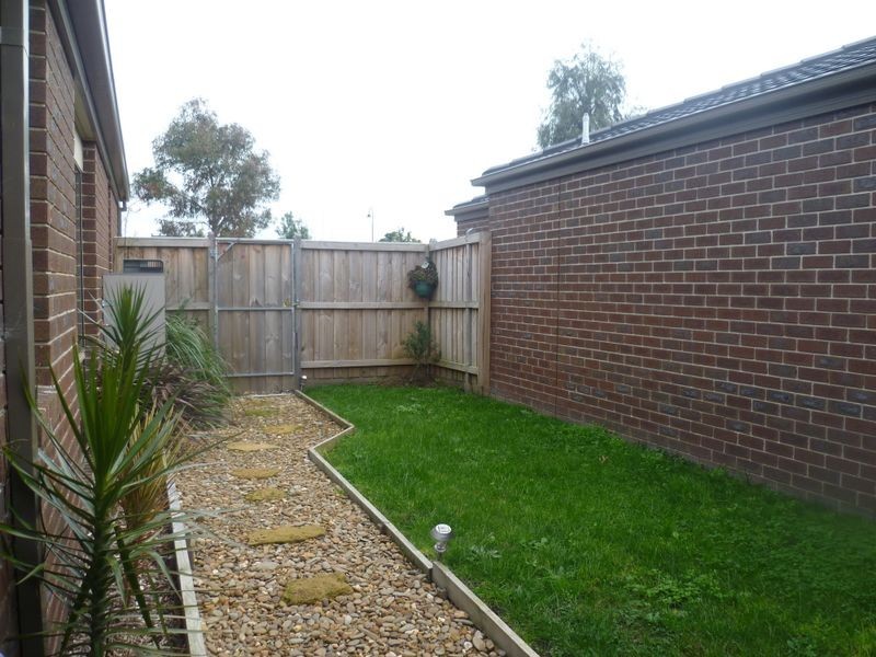 12 Hawkeseye Way, Cranbourne VIC 3977