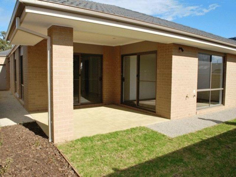 16 Torrens Tce, Sandhurst VIC 3977