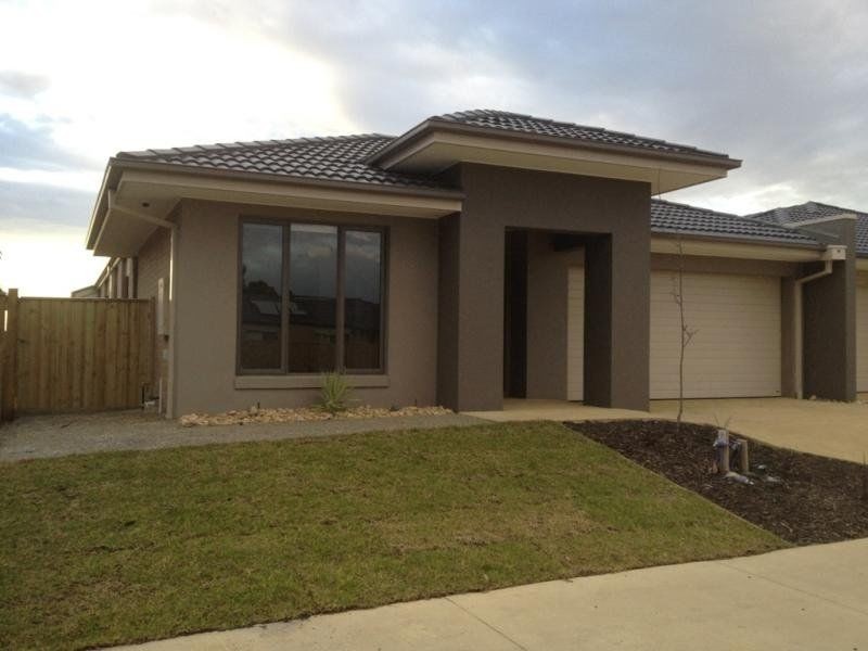 16 Torrens Tce, Sandhurst VIC 3977