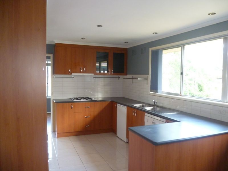 13 Dunbar Ave, Cranbourne VIC 3977