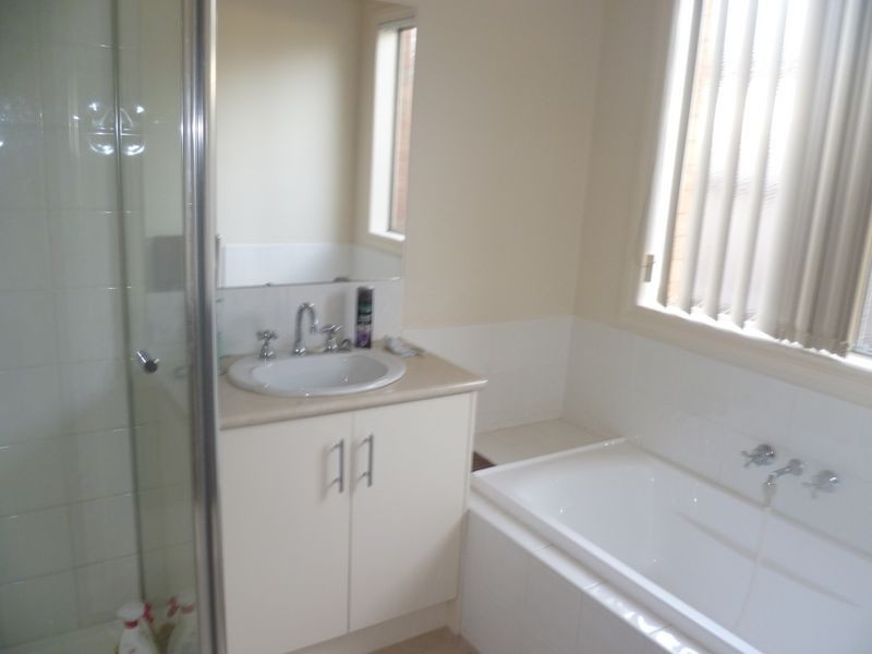 4 Kingsfield Crescent, Lynbrook VIC 3975