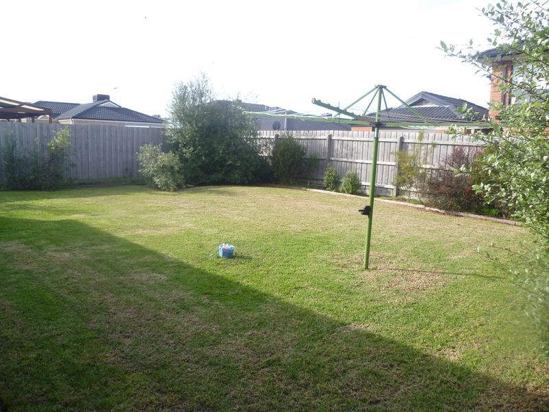 4 Kingsfield Crescent, Lynbrook VIC 3975