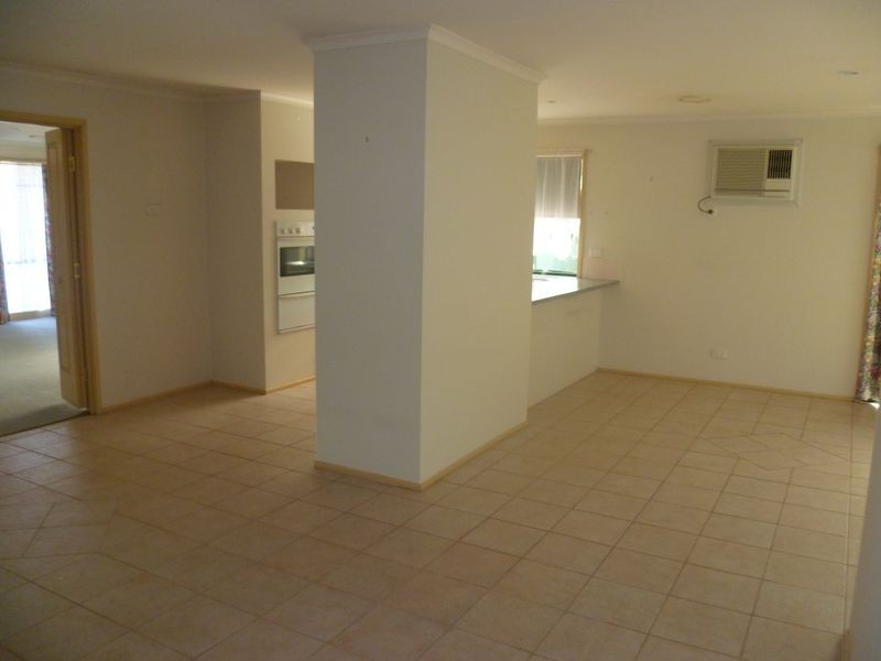 14 Linda Drive, Cranbourne VIC 3977