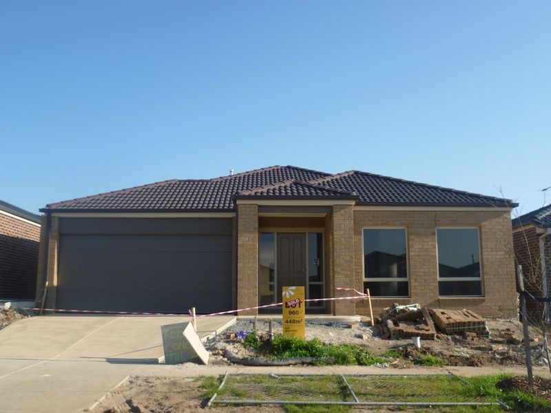 10 Hanoverian Street, Cranbourne VIC 3977