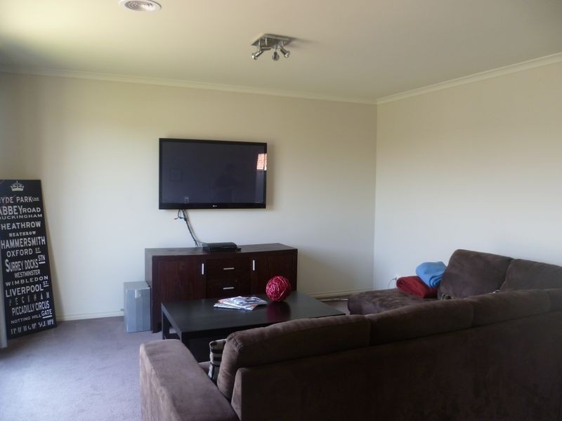 7 Statesman Circuit, Cranbourne VIC 3977