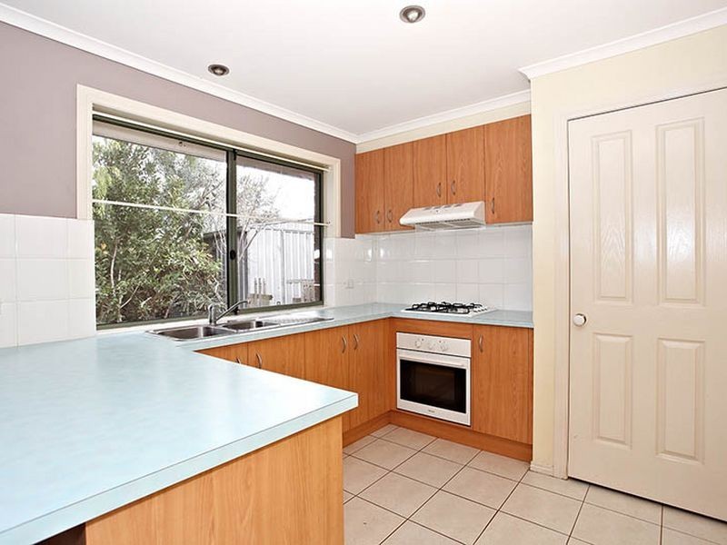 16 Glenaire Crescent, Cranbourne VIC 3977