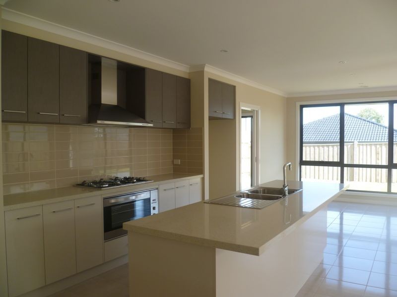 26 Knowland Grove, Cranbourne VIC 3977