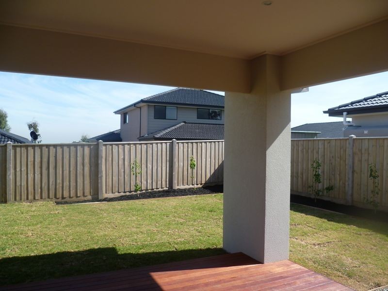 26 Knowland Grove, Cranbourne VIC 3977