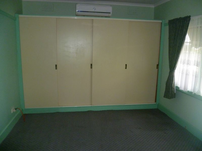 4 Mclaren Avenue, Cranbourne VIC 3977