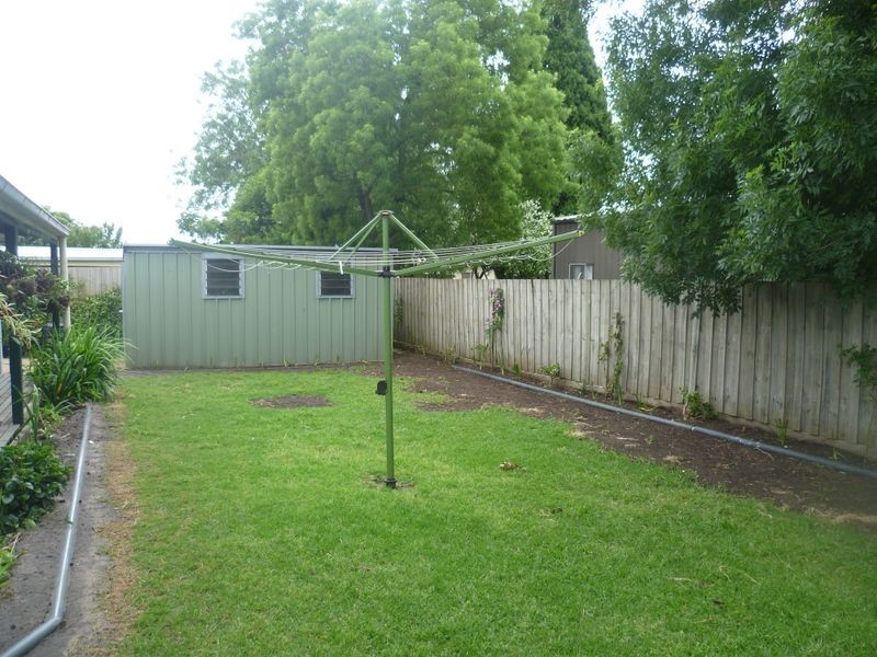 4 Mclaren Avenue, Cranbourne VIC 3977