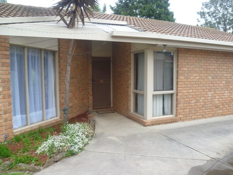 110 Lesdon Ave, Cranbourne VIC 3977