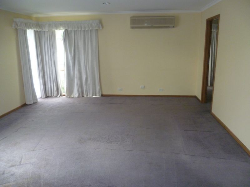 110 Lesdon Ave, Cranbourne VIC 3977