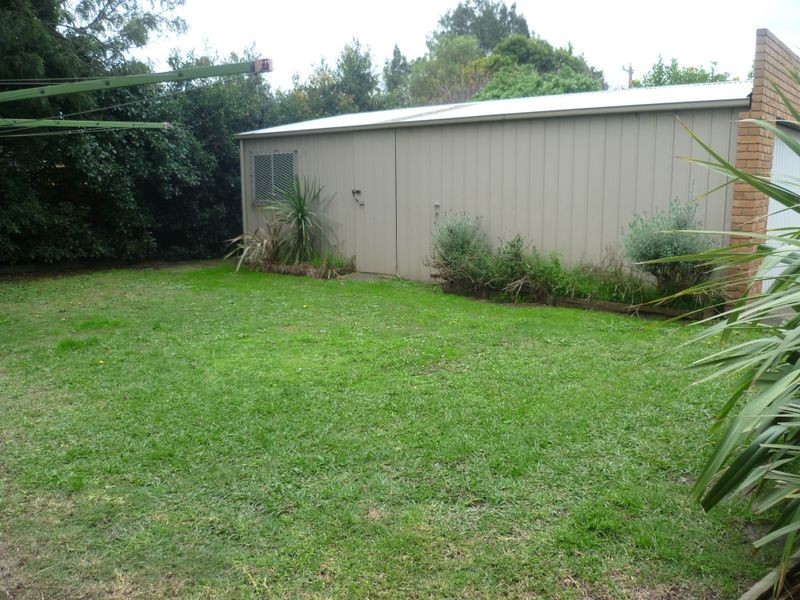 110 Lesdon Ave, Cranbourne VIC 3977