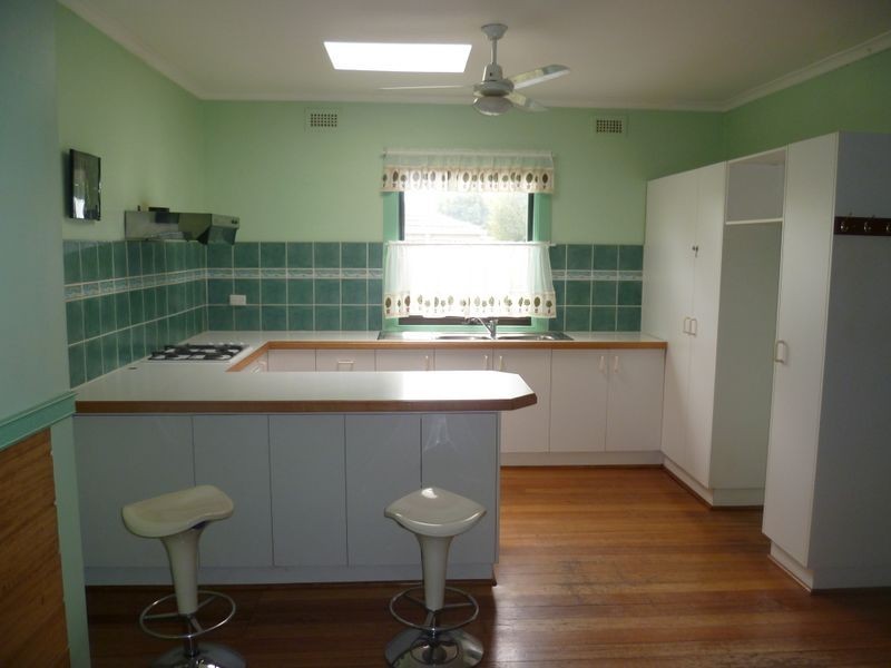 4 McLaren Avenue, Cranbourne VIC 3977