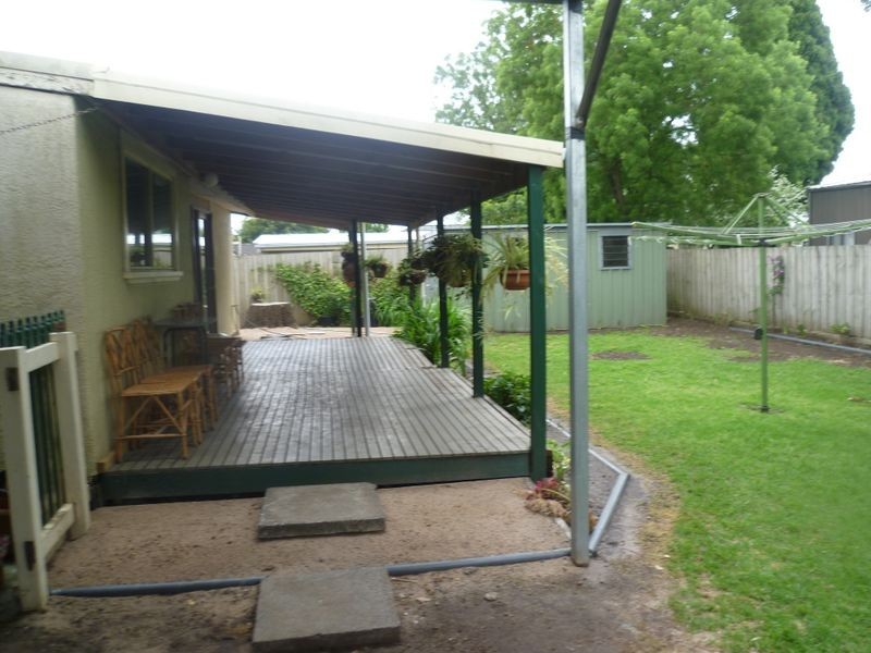 4 McLaren Avenue, Cranbourne VIC 3977