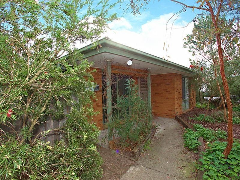 16 Glenaire Crescent, Cranbourne VIC 3977