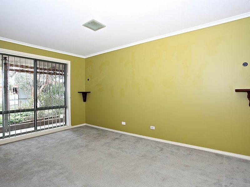 16 Glenaire Crescent, Cranbourne VIC 3977