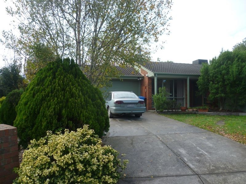 151 Lawless Drive, Cranbourne North VIC 3977