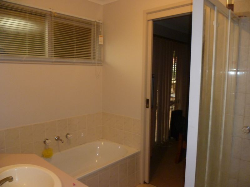 151 Lawless Drive, Cranbourne North VIC 3977