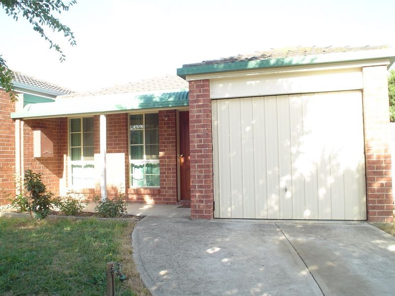 11 Dunmore Court, Cranbourne VIC 3977