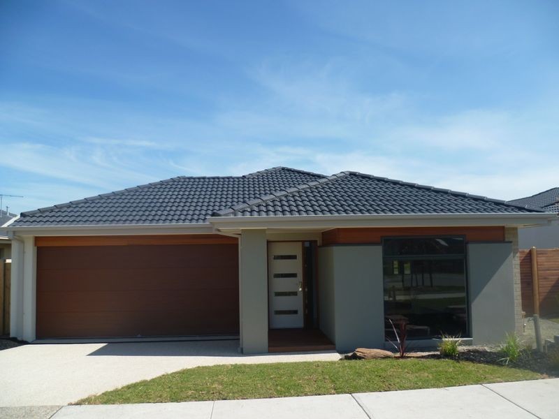 26 Knowland Grove, Cranbourne VIC 3977