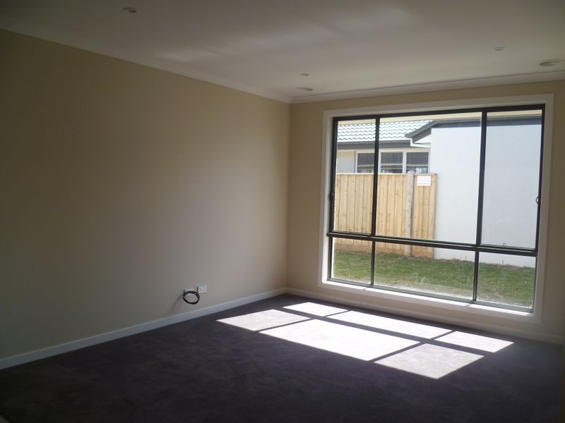 26 Knowland Grove, Cranbourne VIC 3977
