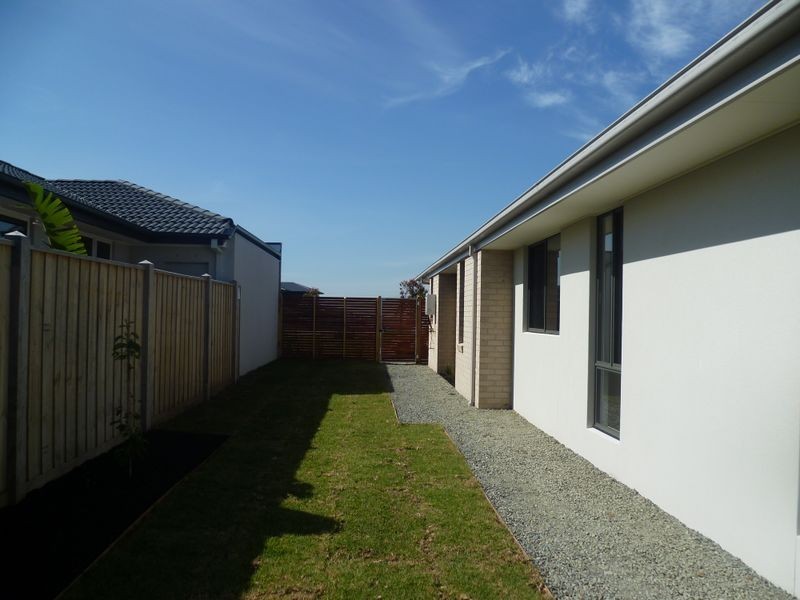 26 Knowland Grove, Cranbourne VIC 3977