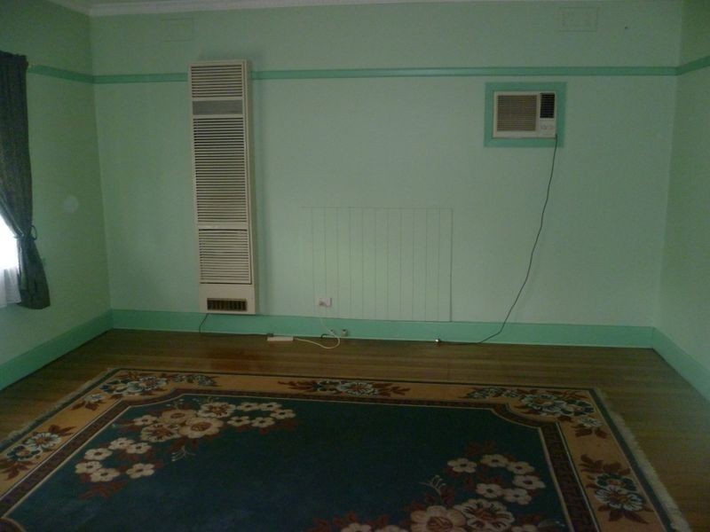 4 Mclaren Avenue, Cranbourne VIC 3977