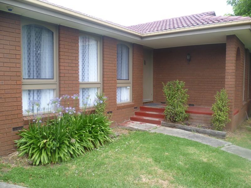 24 Damian Court, Cranbourne VIC 3977