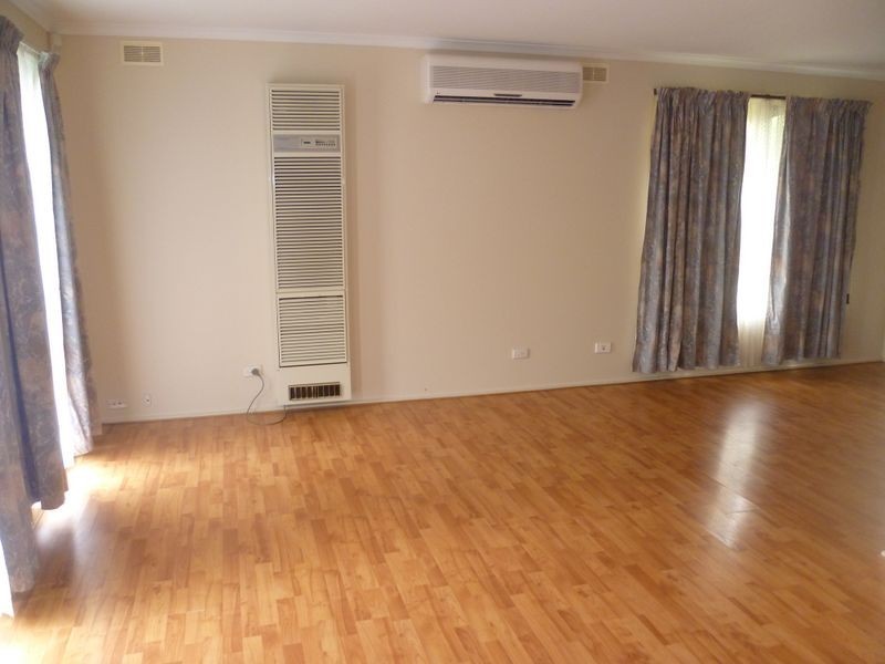 24 Damian Court, Cranbourne VIC 3977